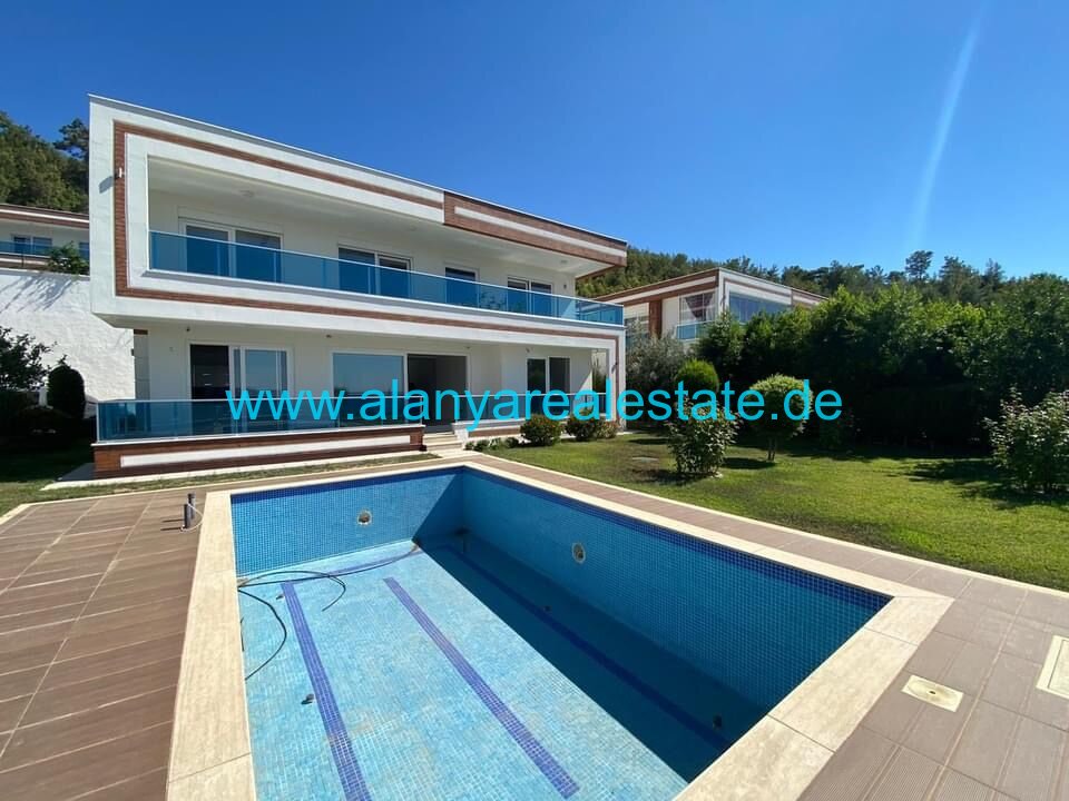 Traumhafte moderne Luxus Villa mit privat Pool und fantastischem Meerblick ()