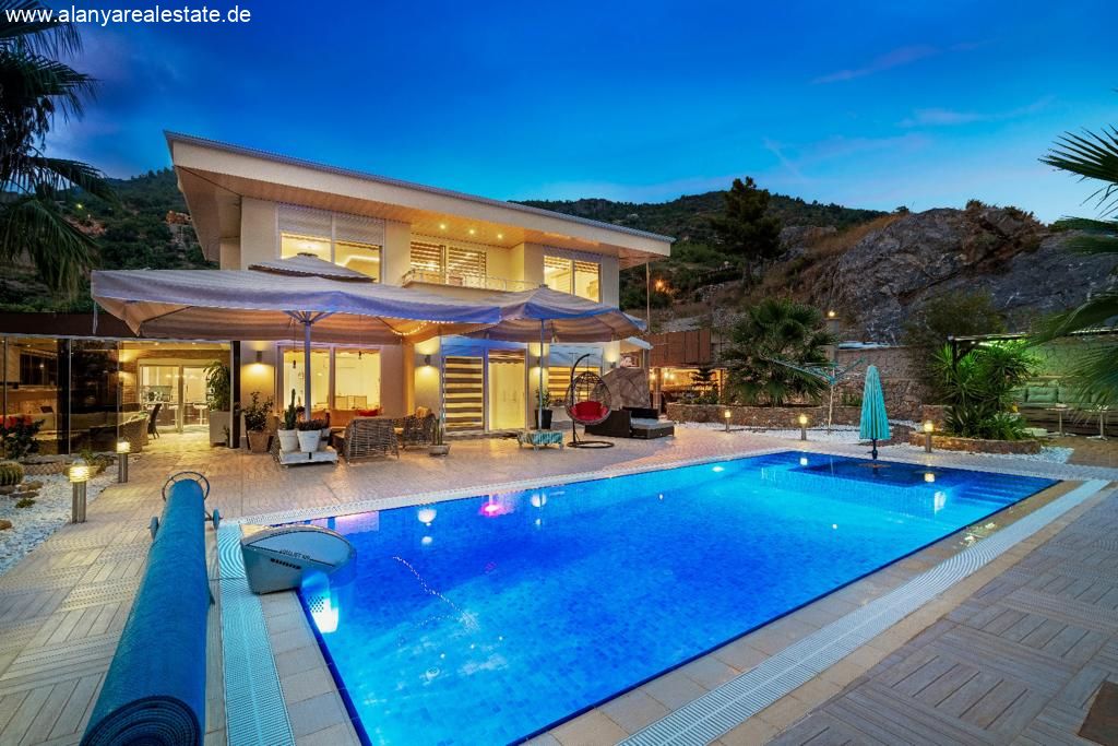 Super Luxus Villa voll möbliert mit privat Pool in ruhiger Lage  ()