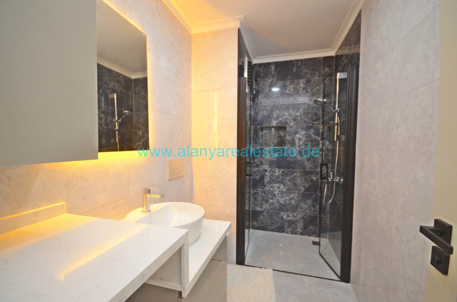 BEST OFFER Voll möblierte neue 2 Zimmer Wohnung mit Pool und Meerblick