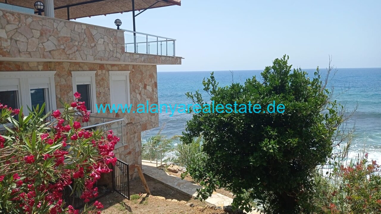 Einmalige Villa direkt am Meer mit eigener Bootsanlegestelle. Naturhafen möglich 