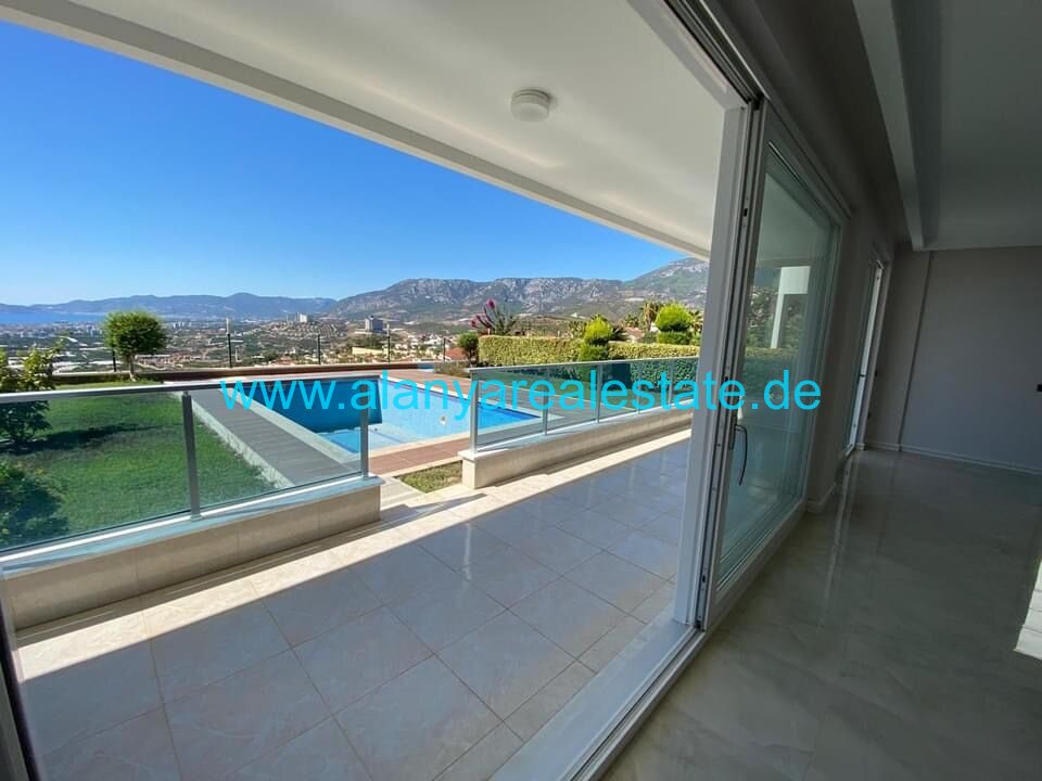 Traumhafte moderne Luxus Villa mit privat Pool und fantastischem Meerblick ()