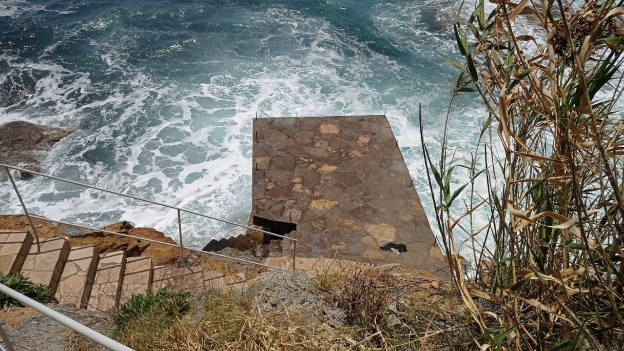 Einmalige Villa direkt am Meer mit eigener Bootsanlegestelle. Naturhafen möglich 