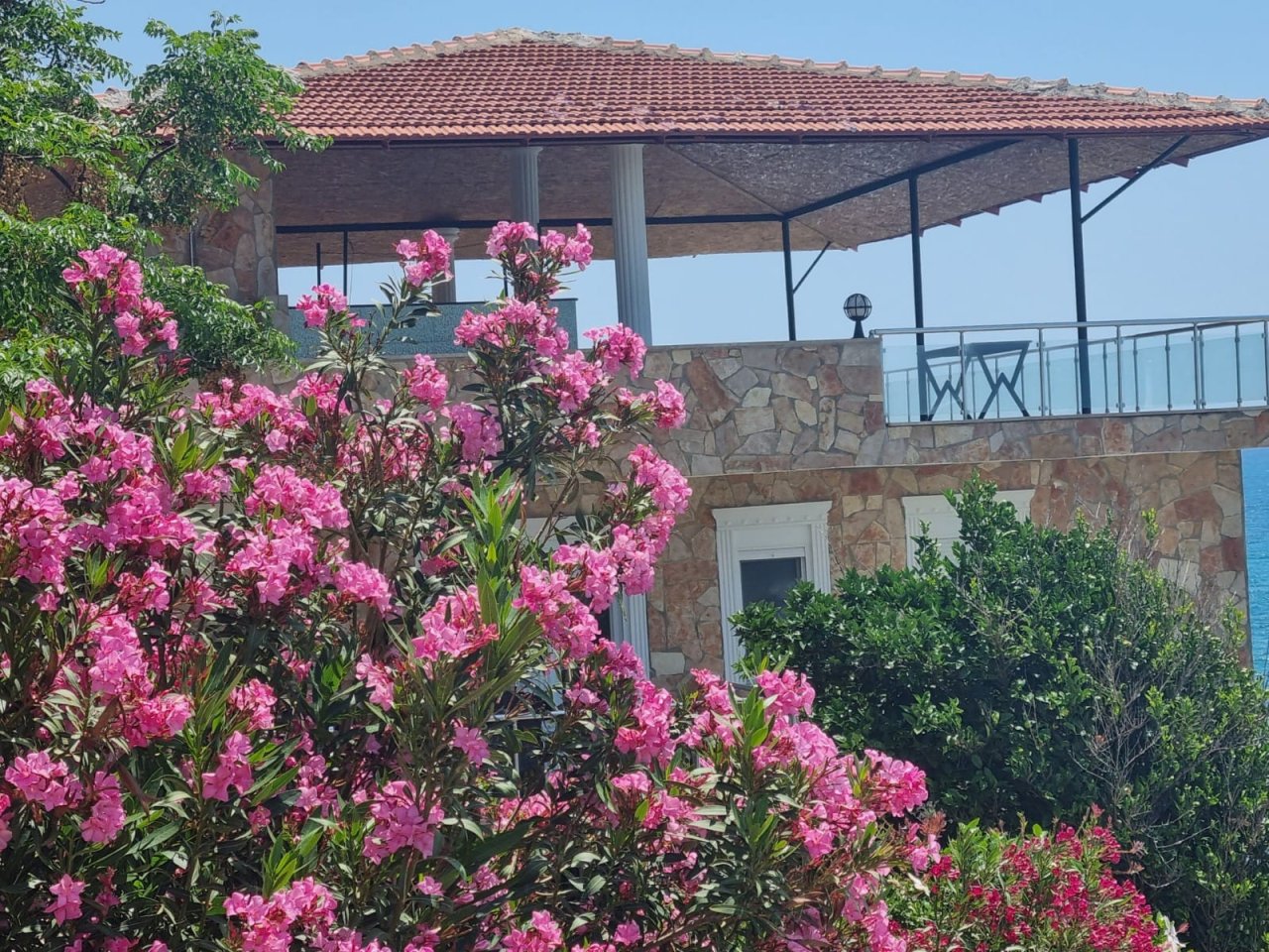 Einmalige Villa direkt am Meer mit eigener Bootsanlegestelle. Naturhafen möglich 